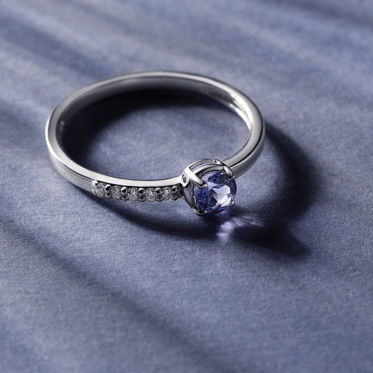 K10�z���C�g�S�[���h�^���U�i�C�g�����O