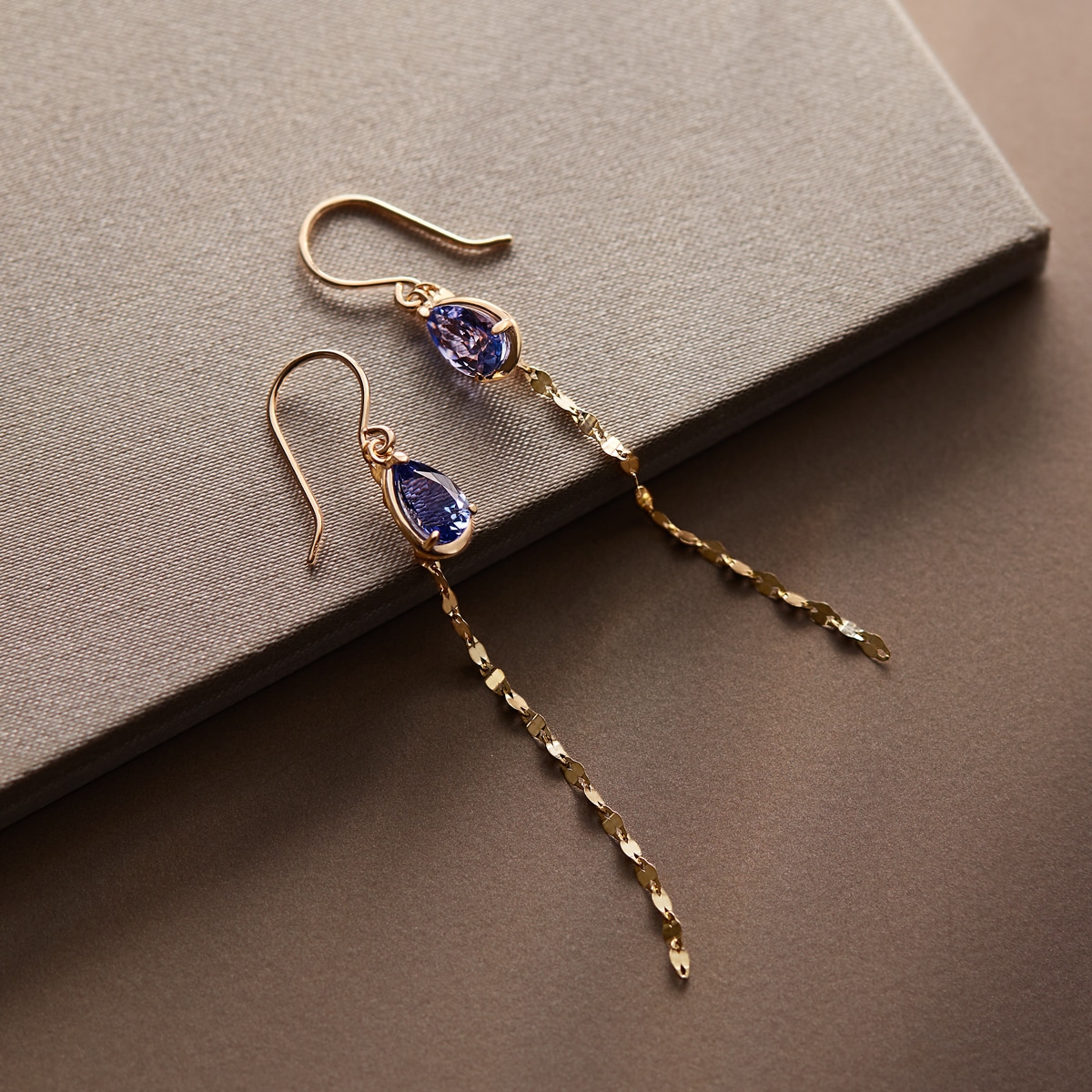 K10�C�G���[�S�[���h�^���U�i�C�g�s�A�X