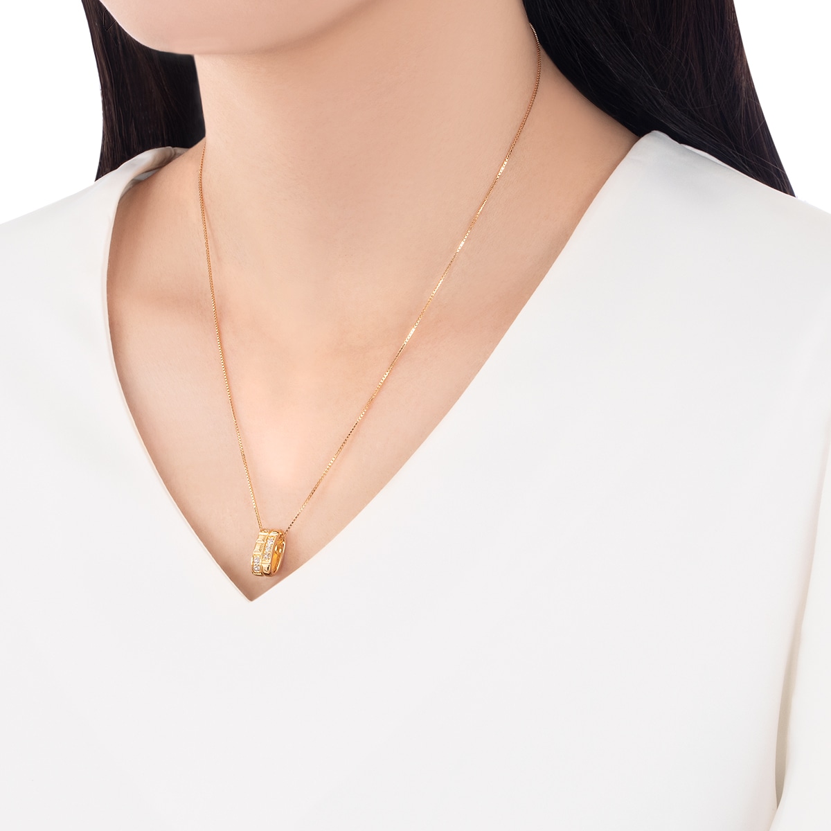 K18�C�G���[�S�[���h�_�C�������h�l�b�N���X