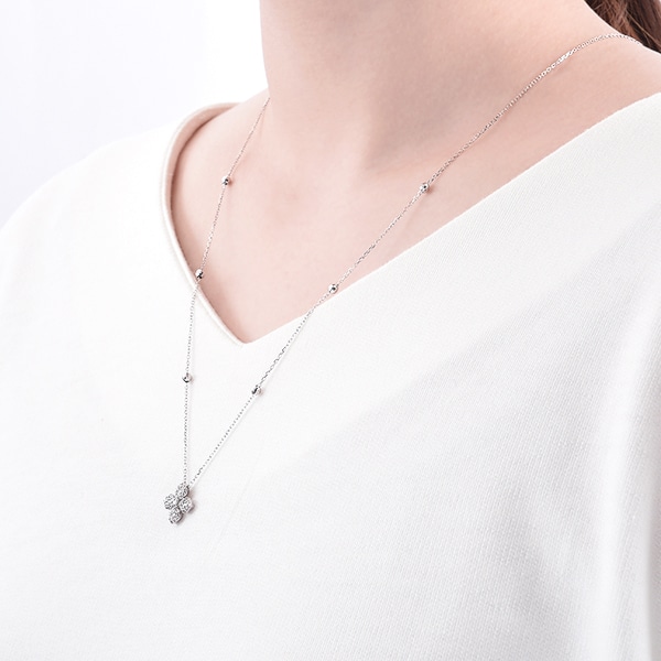 K18�z���C�g�S�[���h�_�C�������h�����O�l�b�N���X