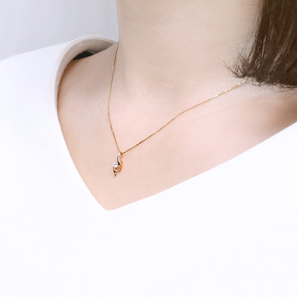 K18�C�G���[�S�[���h�_�C�������h�l�b�N���X