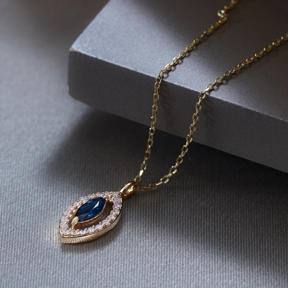 K10�C�G���[�S�[���h�T�t�@�C�A�l�b�N���X