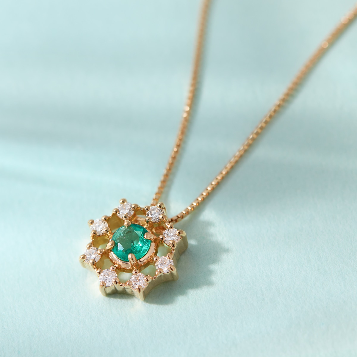 K18�C�G���[�S�[���h�G�������h�l�b�N���X