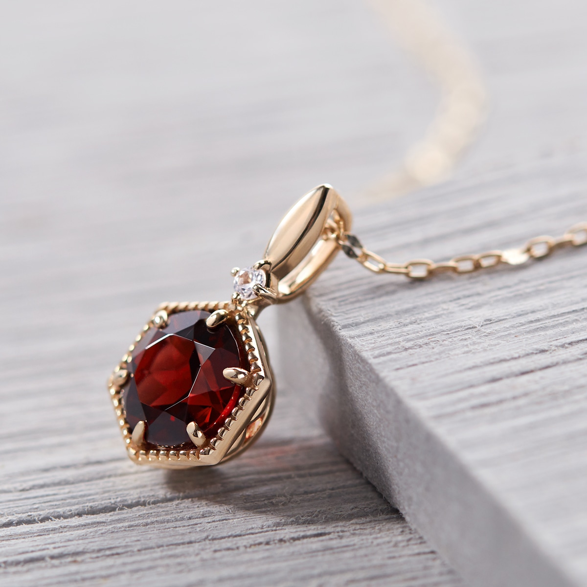 K10�C�G���[�S�[���h�A���}���_�C���K�[�l�b�g�l�b�N���X