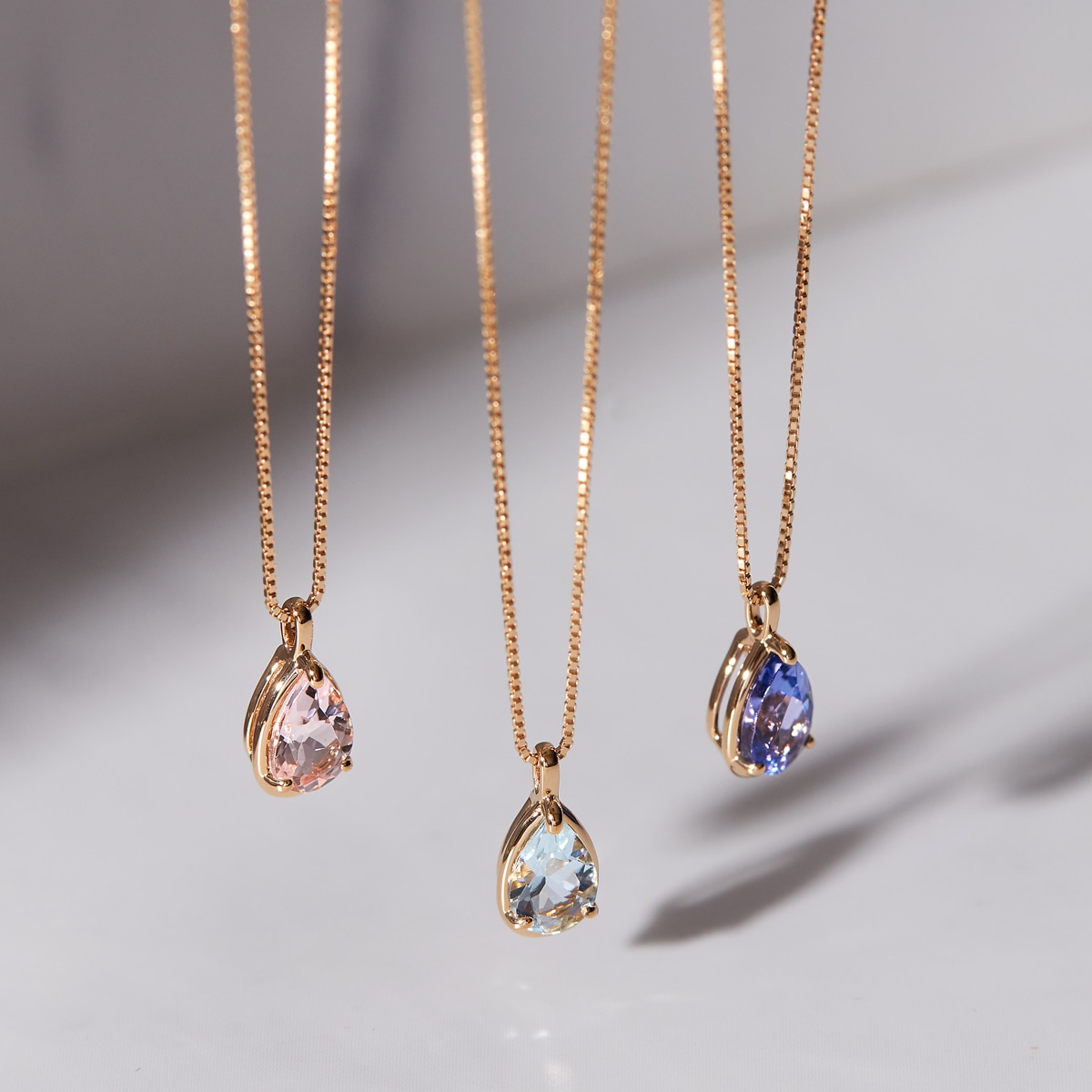 K18�C�G���[�S�[���h�����K�i�C�g�l�b�N���X