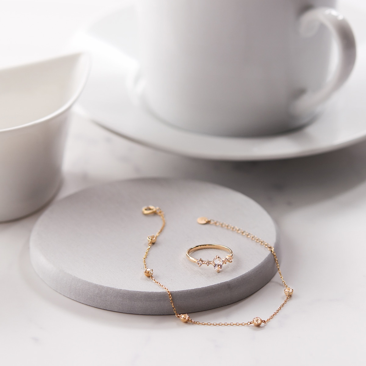 K10�C�G���[�S�[���h�z���C�g�g�p�[�Y�u���X���b�g